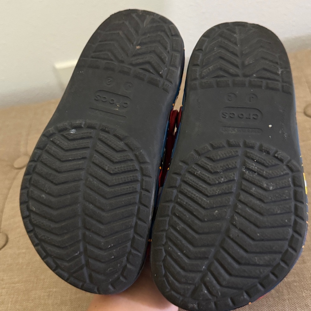 CROCS Kids Black & Red Star Wars Clog Sandals with Character Jibbitz size 2 - Picture 7 of 8